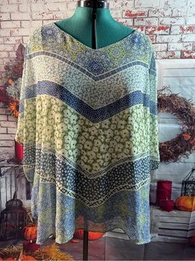 185-Boho V-Neck Tunic in Blue & Green Floral